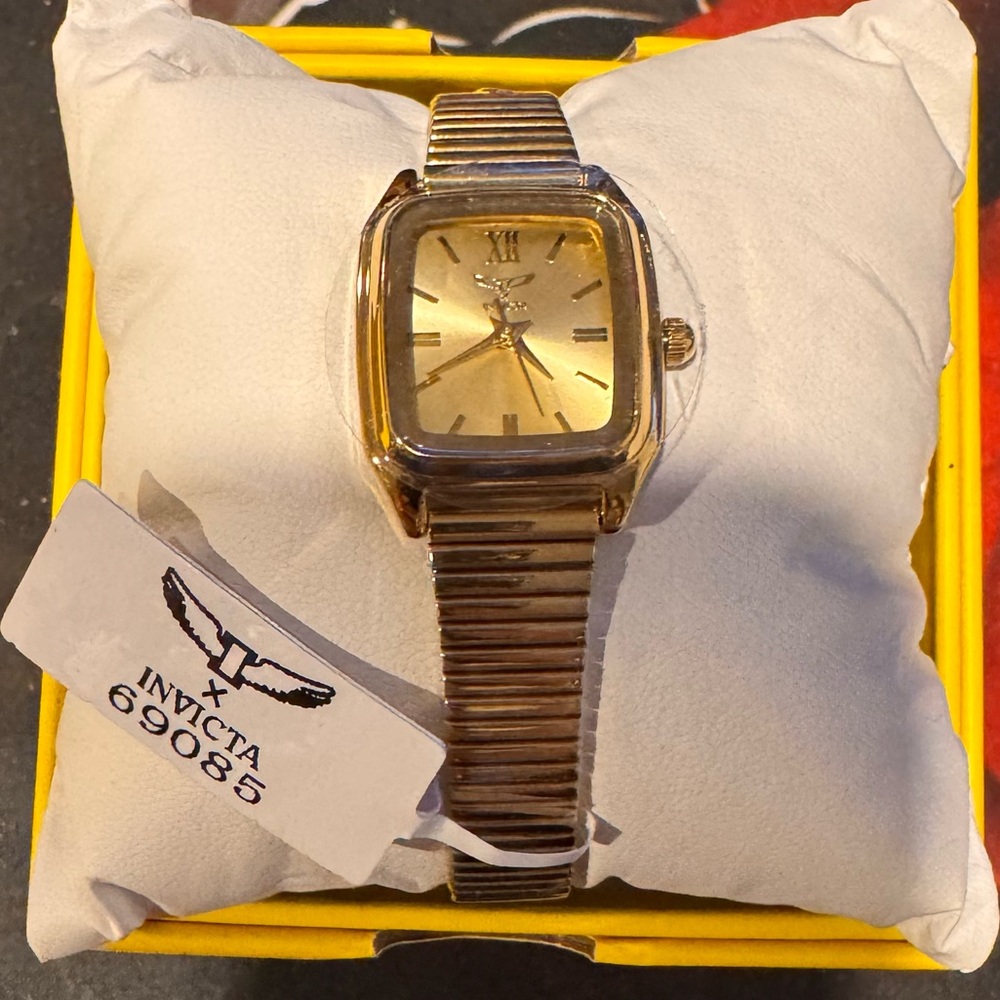 Invicta Women’s Gold Tone Watch NWT Stainless Steel Water Resistant 98ft